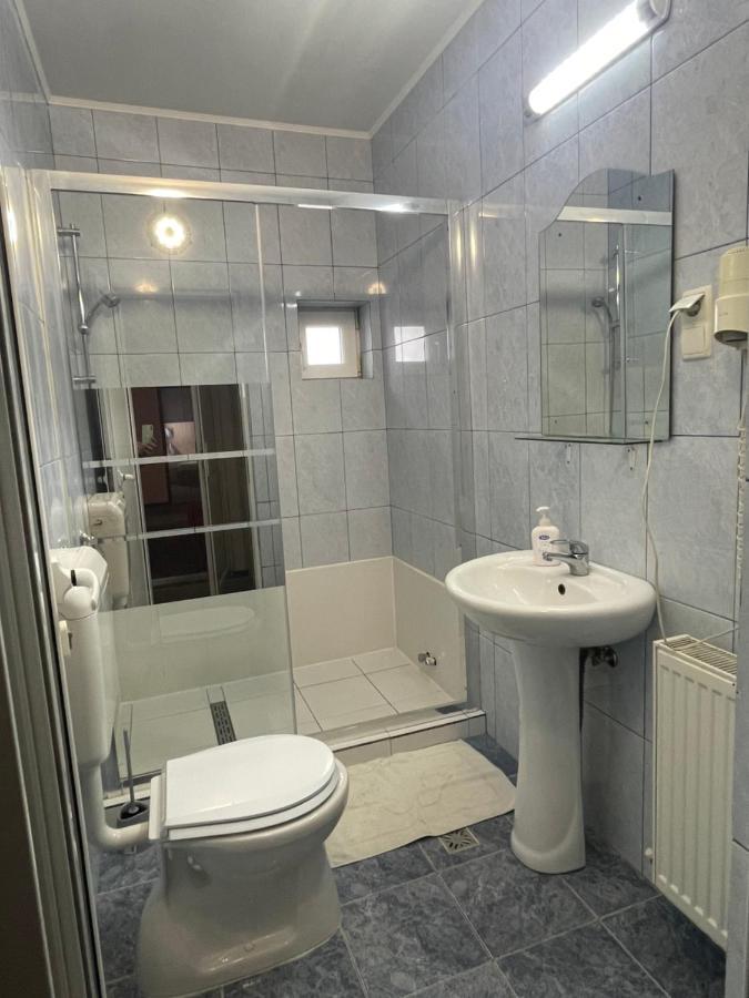 Pension Regal Satu Mare Buitenkant foto