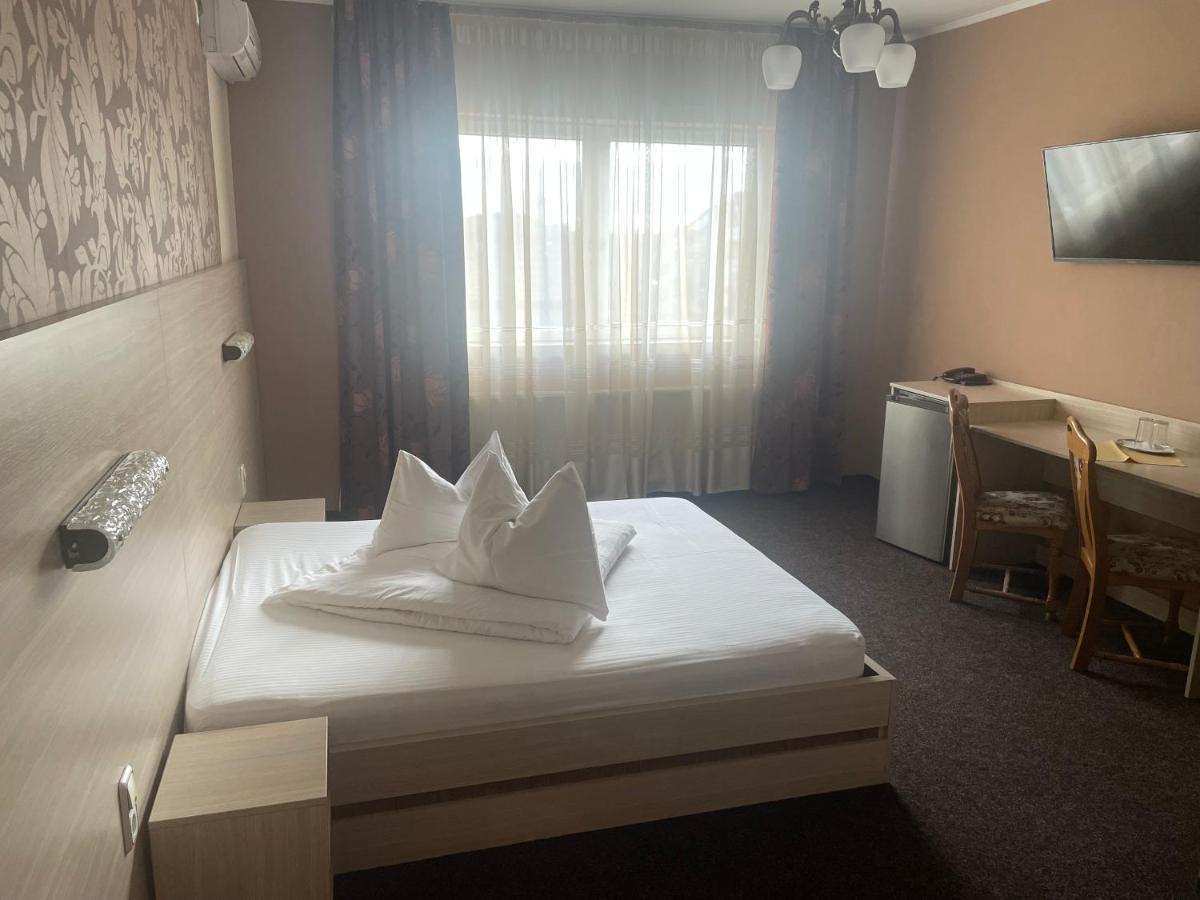 Pension Regal Satu Mare Buitenkant foto