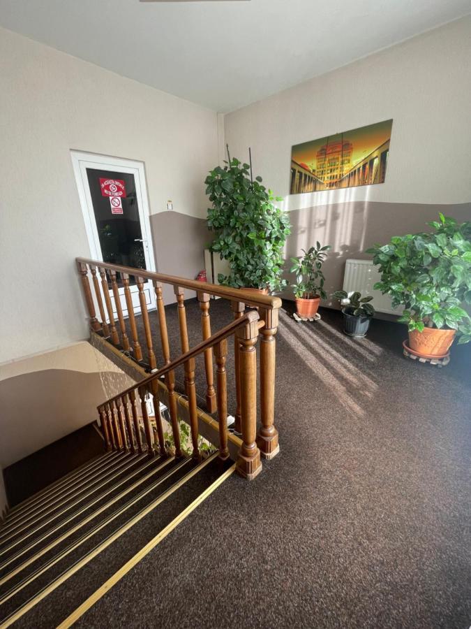 Pension Regal Satu Mare Buitenkant foto