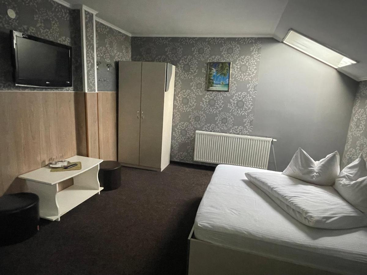 Pension Regal Satu Mare Buitenkant foto