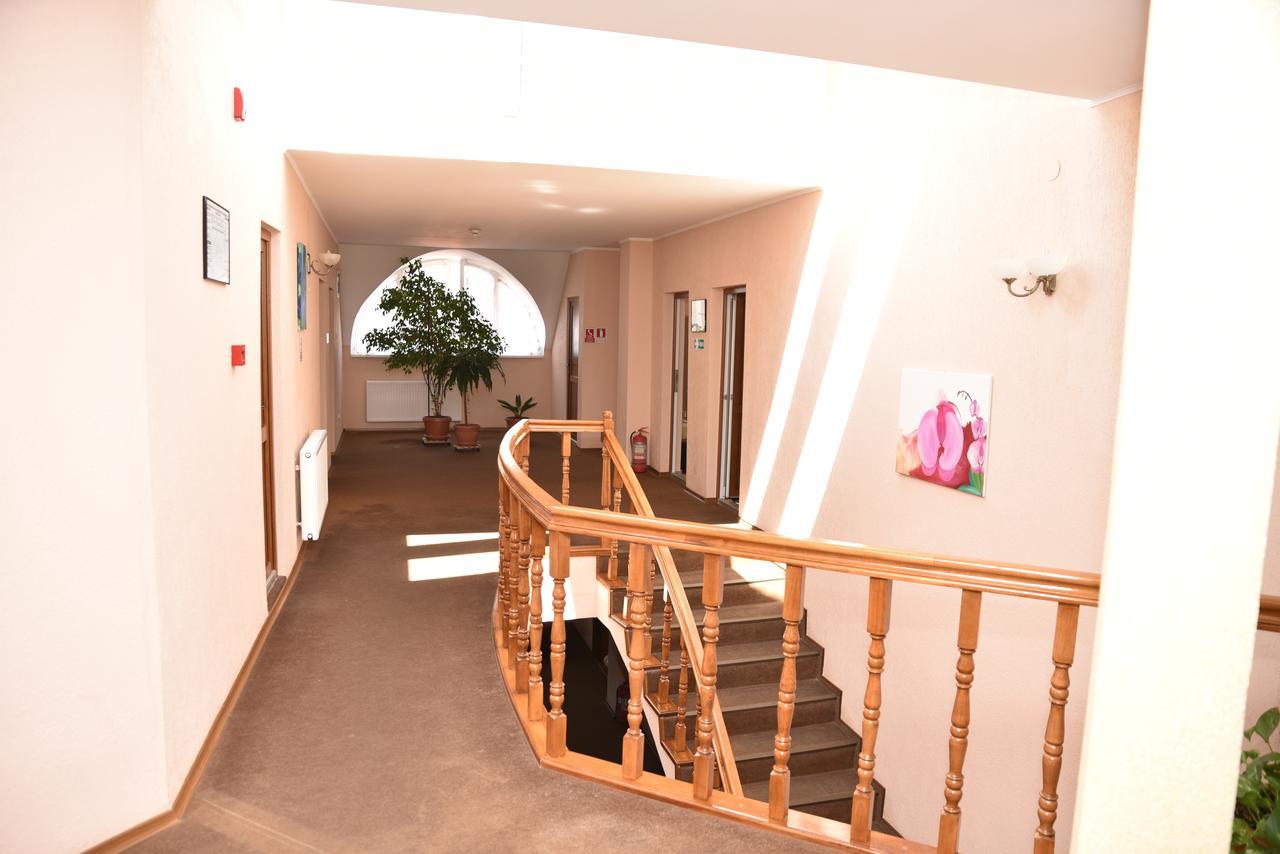 Pension Regal Satu Mare Buitenkant foto
