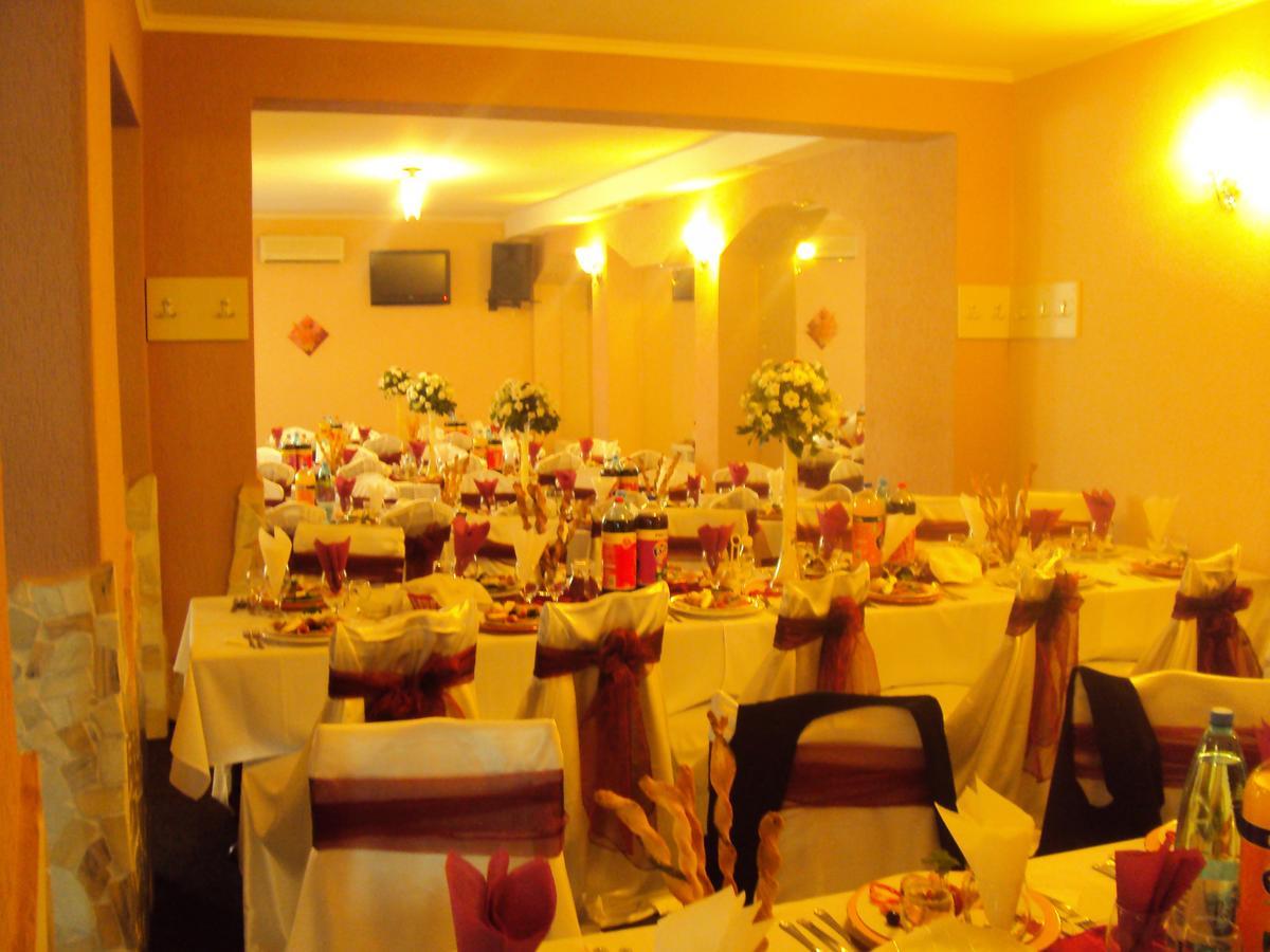 Pension Regal Satu Mare Buitenkant foto