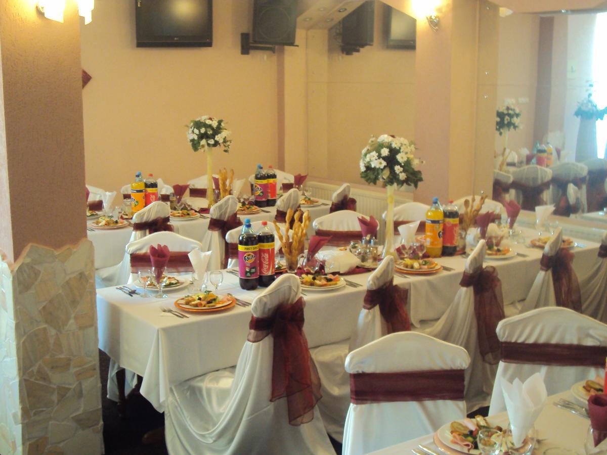 Pension Regal Satu Mare Buitenkant foto