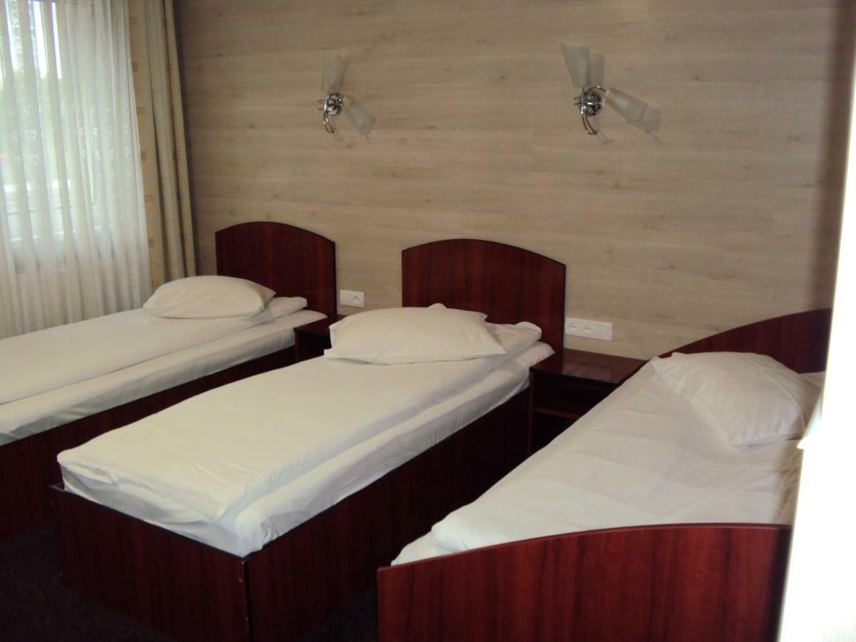 Pension Regal Satu Mare Buitenkant foto